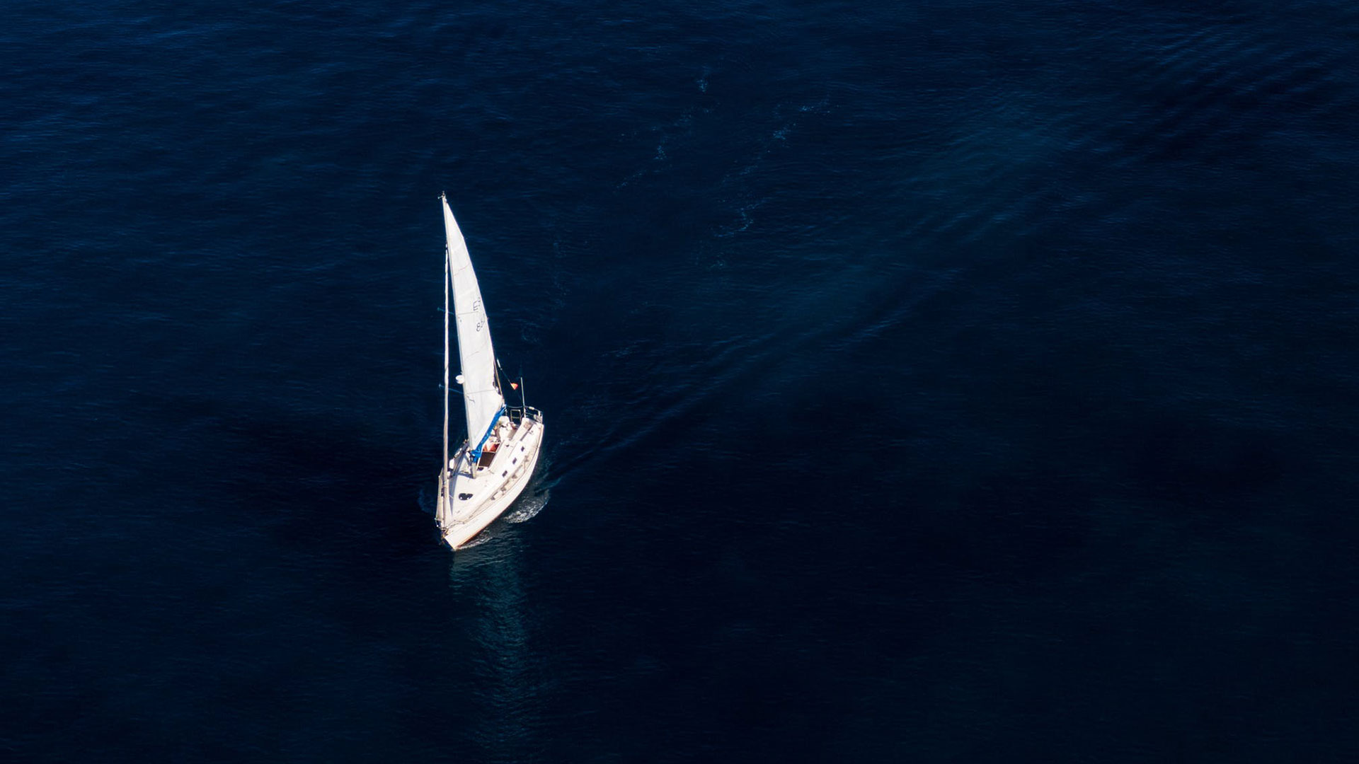 SAILING TO DIA ISLAND